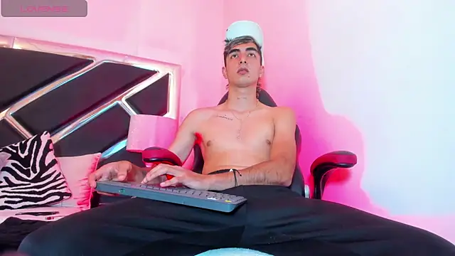 Snapshot of DimitryHank chatting on 01.12.25 DimitryHank online show from 01.12.25