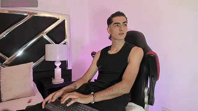 Snapshot of DimitryHank chatting on 01.17.25 DimitryHank online show from 01.17.25