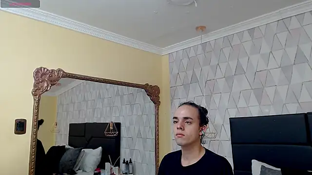 Snapshot of JustinePerry chatting on 02.24.25 JustinePerry online show from 02.24.25