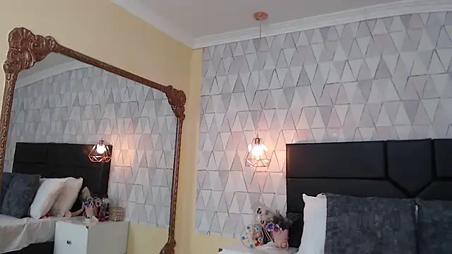 Snapshot of JustinePerry chatting on 09.17.25 JustinePerry online show from 09.17.25