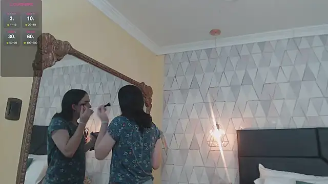 Snapshot of JustinePerry chatting on 09.20.25 JustinePerry online show from 09.20.25