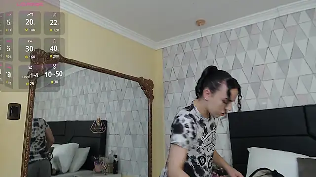 Snapshot of JustinePerry chatting on 10.02.25 JustinePerry online show from 10.02.25