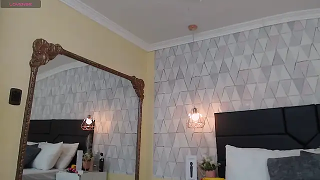 Snapshot of JustinePerry chatting on 10.07.25 JustinePerry online show from 10.07.25