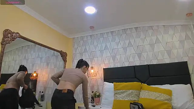 Snapshot of JustinePerry chatting on 10.14.25 JustinePerry online show from 10.14.25