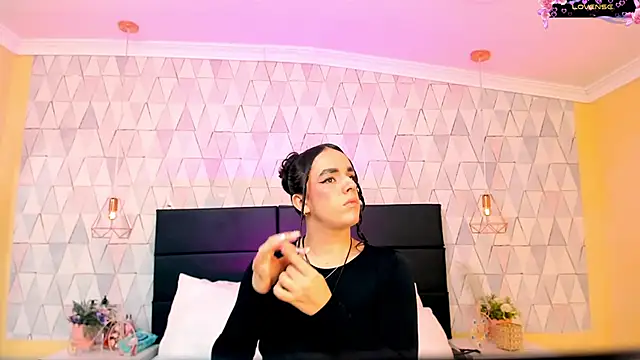 JustinePerry online show from 04.14.26