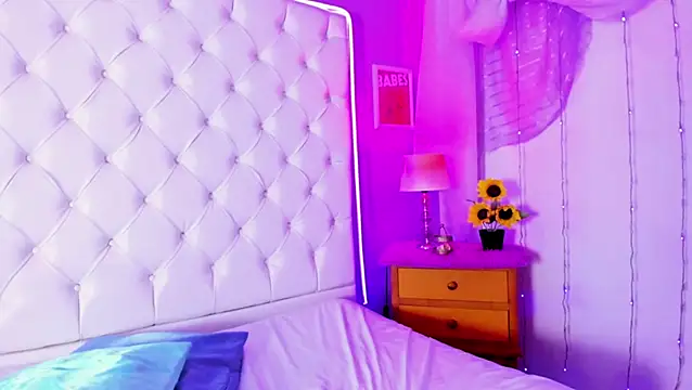 Trixiroy online show from 01.14.25