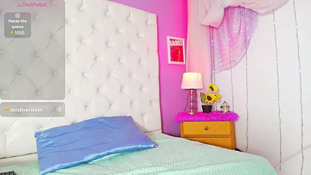 Trixiroy online show from 01.28.25