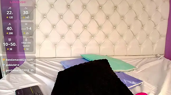 Trixiroy online show from 02.14.25