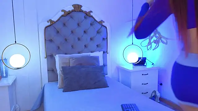 Snapshot of _ambar_Adamss chatting on 10.12.25  ambar Adamss online show from 10.12.25