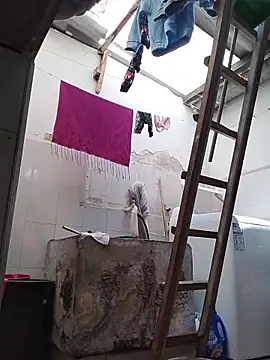 DirtyStefaniax online show from 12.17.25