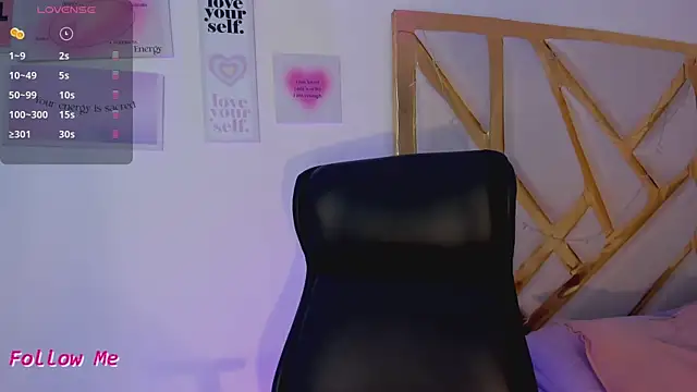 Snapshot of LanaJones_ chatting on 10.15.25 LanaJones  online show from 10.15.25