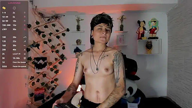 Snapshot of ZuryRamirez_ chatting on 09.28.25 ZuryRamirez online show from 09.28.25