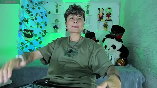 Snapshot of ZuryRamirez_ chatting on 10.06.25 ZuryRamirez online show from 10.06.25