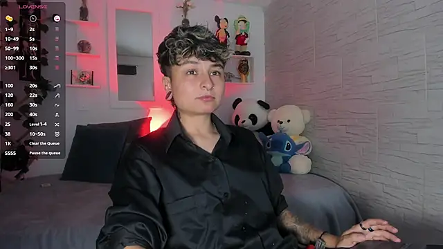 Snapshot of ZuryRamirez_ chatting on 10.13.25 ZuryRamirez online show from 10.13.25