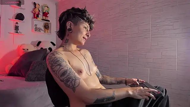 Snapshot of ZuryRamirez_ chatting on 10.16.25 ZuryRamirez online show from 10.16.25