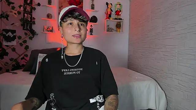 Snapshot of ZuryRamirez_ chatting on 10.24.25 ZuryRamirez online show from 10.24.25