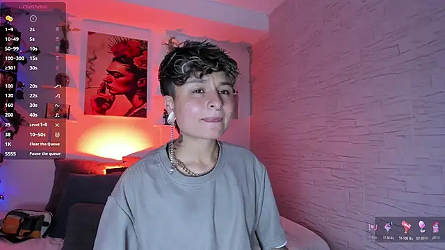 Snapshot of ZuryRamirez_ chatting on 10.29.25 ZuryRamirez online show from 10.29.25