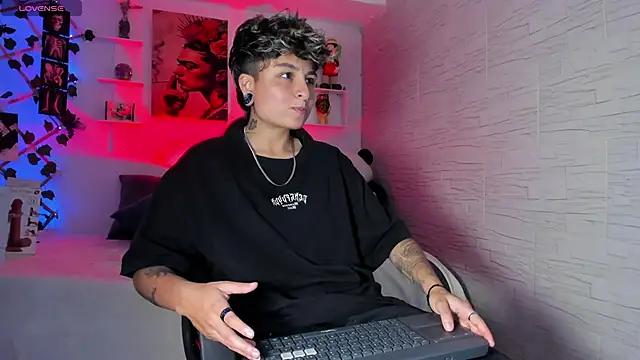 Snapshot of ZuryRamirez_ chatting on 11.01.25 ZuryRamirez online show from 11.01.25