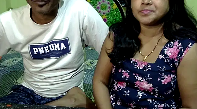 Snapshot of Couple_For_You18 chatting on 12.25.24 Couple For You18 online show from 12.25.24