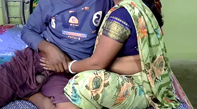 Snapshot of Couple_For_You18 chatting on 01.19.25 Couple For You18 online show from 01.19.25