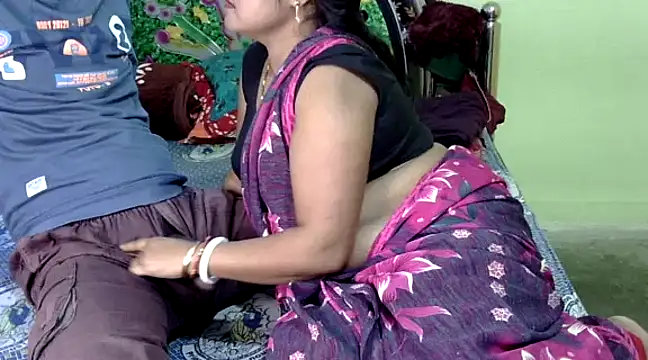 Snapshot of Couple_For_You18 chatting on 01.21.25 Couple For You18 online show from 01.21.25