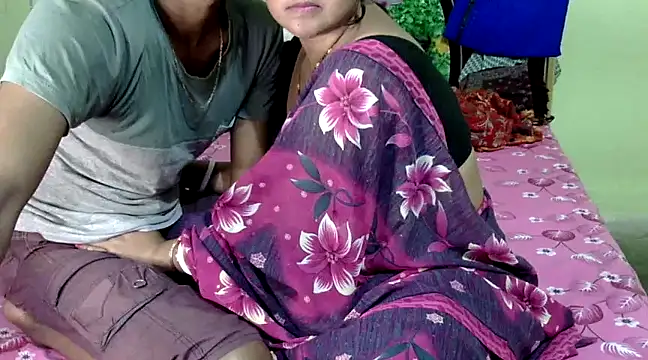 Snapshot of Couple_For_You18 chatting on 01.30.25 Couple For You18 online show from 01.30.25