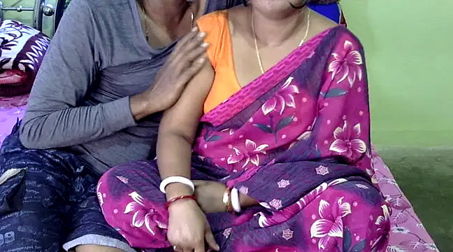 Snapshot of Couple_For_You18 chatting on 02.08.25 Couple For You18 online show from 02.08.25