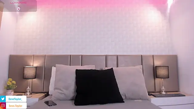 Snapshot of Eevee_Taylor chatting on 07.01.26 Eevee Taylor online show from 07.01.26
