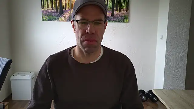 Snapshot of Harry_Boldt chatting on 10.11.25 Harry Boldt online show from 10.11.25