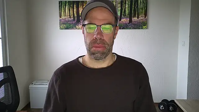 Snapshot of Harry_Boldt chatting on 10.16.25 Harry Boldt online show from 10.16.25