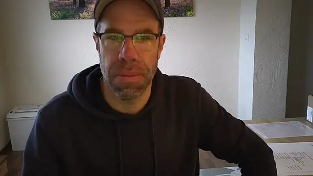 Snapshot of Harry_Boldt chatting on 10.17.25 Harry Boldt online show from 10.17.25