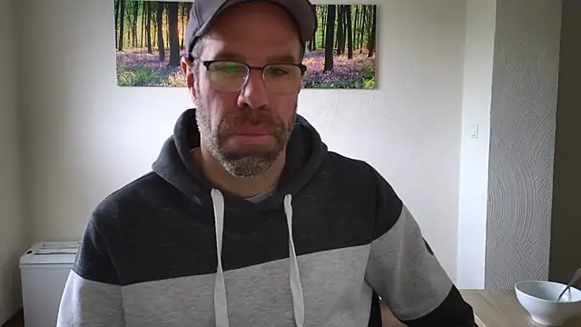 Snapshot of Harry_Boldt chatting on 10.21.25 Harry Boldt online show from 10.21.25