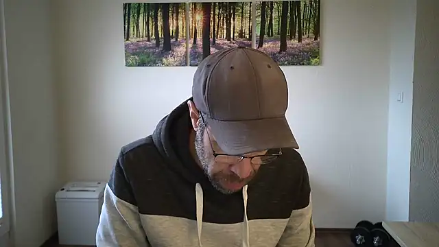 Snapshot of Harry_Boldt chatting on 10.25.25 Harry Boldt online show from 10.25.25