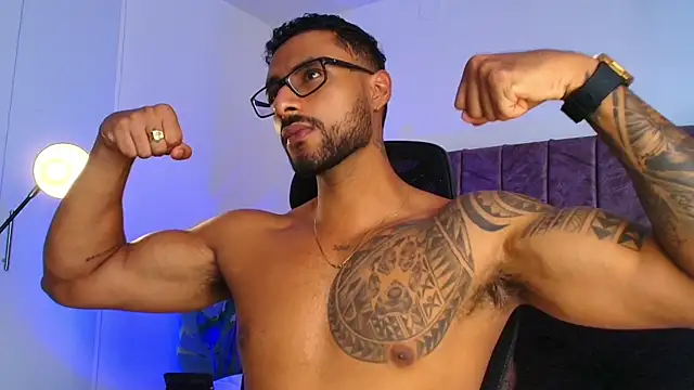 LiamGarcia1 online show from 11.26.25