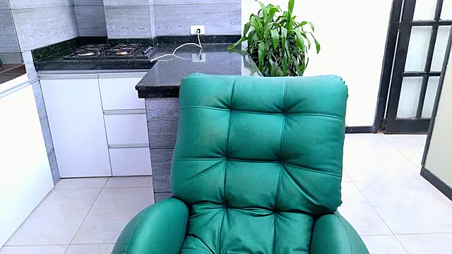 Snapshot of mistressesmoon chatting on 12.18.24 mistressesmoon online show from 12.18.24