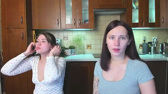 HotCaramellsTV online show from 04.25.26