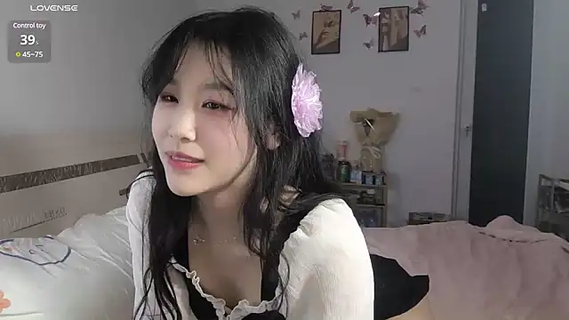 Snapshot of Luminous163 chatting on 12.11.24 Luminous163 online show from 12.11.24