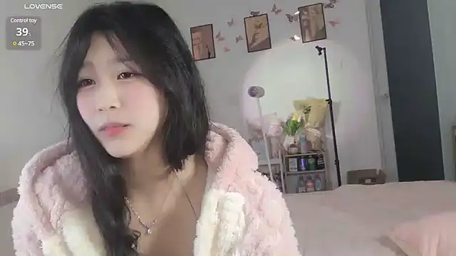 Snapshot of Luminous163 chatting on 01.29.25 Luminous163 online show from 01.29.25