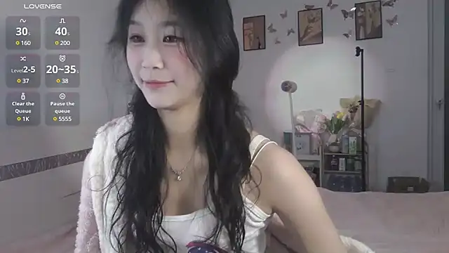 Snapshot of Luminous163 chatting on 02.05.25 Luminous163 online show from 02.05.25