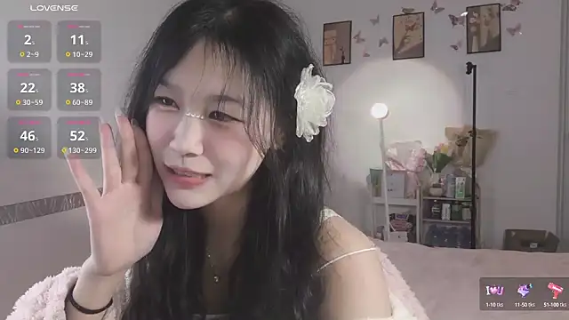 Snapshot of Luminous163 chatting on 02.05.25 Luminous163 online show from 02.05.25