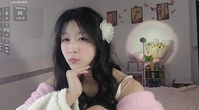 Snapshot of Luminous163 chatting on 02.18.25 Luminous163 online show from 02.18.25