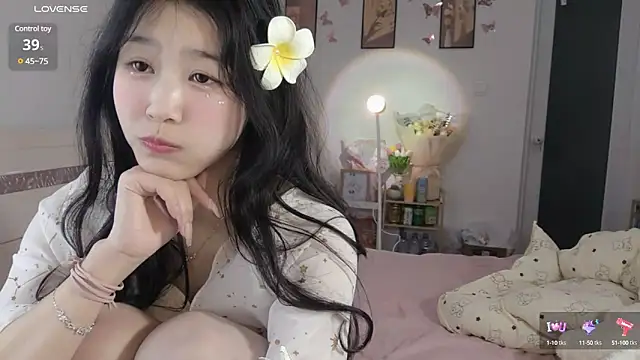 Snapshot of Luminous163 chatting on 02.26.25 Luminous163 online show from 02.26.25