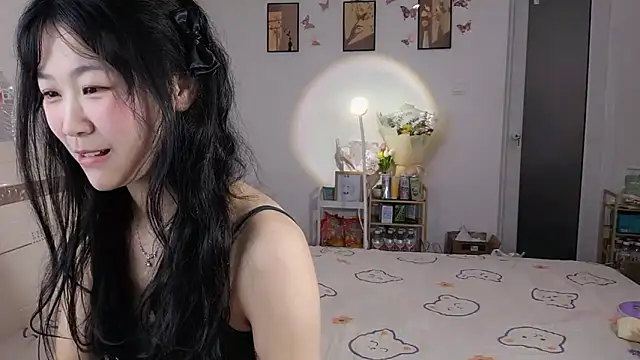 Snapshot of Luminous163 chatting on 03.22.25 Luminous163 online show from 03.22.25