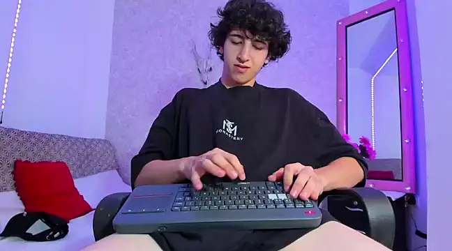 Snapshot of Kerverr_ chatting on 01.15.25 Kerverr  online show from 01.15.25