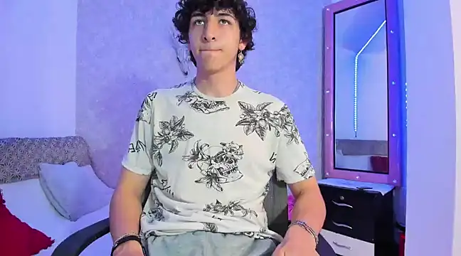 Snapshot of Kerverr_ chatting on 01.22.25 Kerverr  online show from 01.22.25