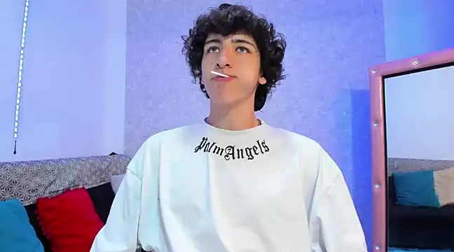 Snapshot of Kerverr_ chatting on 02.04.25 Kerverr  online show from 02.04.25