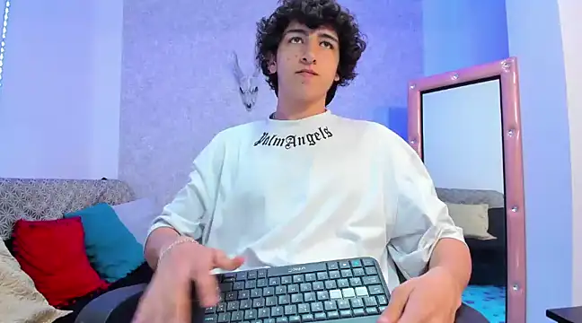 Snapshot of Kerverr_ chatting on 02.05.25 Kerverr  online show from 02.05.25