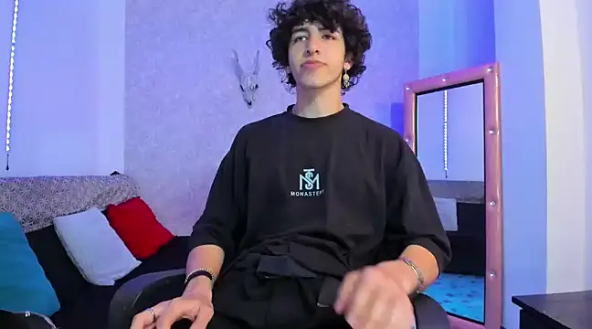 Snapshot of Kerverr_ chatting on 02.08.25 Kerverr  online show from 02.08.25