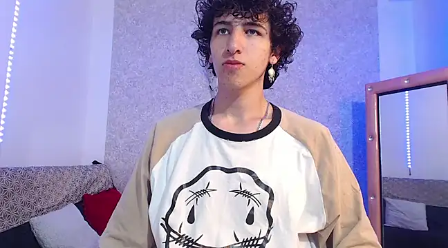 Snapshot of Kerverr_ chatting on 02.12.25 Kerverr  online show from 02.12.25