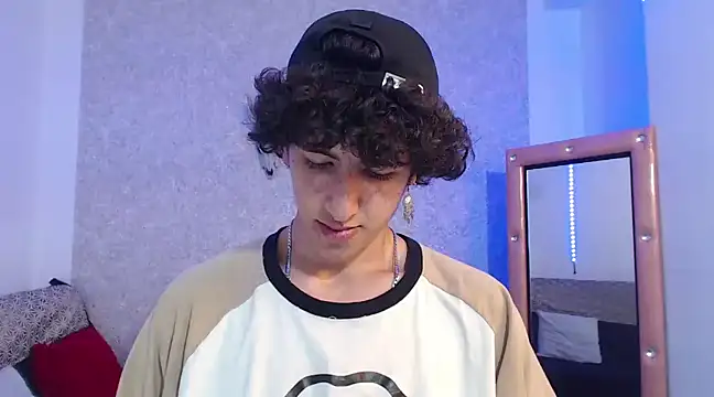 Snapshot of Kerverr_ chatting on 02.12.25 Kerverr  online show from 02.12.25